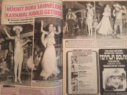 Pazar Haftalık Aktüalite Sinema Tiyatro Müzik ve Magazin Dergisi - 25 Ağustos 1977 - Sayı:1092 - Meral Zeren - Nil Burak - Nükhet Duru sahnelere karnaval havası getirdi - Cahide Sonku-  Bülent Kayabaş - Gönül Tansel - Aydemir Akbaş - Zeyno Çilem - Ceyda Karahan - Sesi kısılan Seyyal Taner için tehlike çanı çalıyor - Gypsy Peterson - Barbara Atkinson - Carlos Manzon - Kantocu Meral Küçükerol'a tanga da yasak bikini de yasak - Oya Yurdakul Yeşilçam'ın kurallarına isyan etti - Milyonluk döviz makinesi - Yonca Yücel bir yılda dört ülkeden bir milyon lira yurda döviz yetirdi - Fotomodel Denise Türkiye'de de modellik yaptı ama soyunmadı - Jackie Sewell - Vanya - Anne Marie ıslak giysilerle daha dişi oluyor fotoğraf ve haberi - Tam Takım Dergi