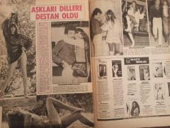 Pazar Haftalık Aktüalite Sinema Tiyatro Müzik ve Magazin Dergisi - 22 Eylül 1977 - Sayı:1096 - Christina Allen - Gina Maria Stewart - Yeşilçam'da Sam Yeli Esti - Aynur Akarsu - Aydemir Akbaş - Mine Mutlu - Nazmi Özer - Canan Candan - Mete İnselel - Ali Poyrazoğlu - Niçin Soyunuyorsunuz? - Feri Cansel - Elif Pektaş - Seher Şeniz - Figen Han - Aynur Akarsu - Fatma Belgen - Tülay Karaca - Salim Dündar'ın İngiliz Balerini Sevgilisi Aşka Gelip Soyundu - Salim Dündar - Neri Neril Gelir Gelmez Kendine Bir Sevgili Buldu - Deniz Erkanat - Mehmet Aydın - Aşkları Dillere Destan Oldu - Nicki Debuse Özel Havuzu İçin İlginç Bir Mayo Deniyor fotoğraf ve haberi - Tam Takım Dergi