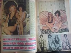 Pazar Haftalık Aktüalite Sinema Tiyatro Müzik ve Magazin Dergisi - 1976 Yılı - Sayı:1022 - Bahar Erdeniz - Nalan Çöl - Seyyal Taner altı yaşındaki kızının hasretine dayanamayıp Almanya'ya uçuyor - Cüneyt Arkın, Deniz Kalkavan'la film çeviriyor - Fevzi Yüksel - Zeyno Çilem - Aynur Akarsu - Sadri Alışık - Nebahat Çehre - Serpil Örümcer - Bilal İnci Yeşilçam'a veda etti - Orhan Alkan - Cüneyt Arkın - Canan Candan - Annesi duruma el koyunca Mine Mutlu, Melih Gülgen aşkı sona erdi - Yeşilçam'ın yeni isimlerinden Alev Altın ''bundan daha fazla soyunamam'' diye diretince Nazmi Özer'den dayak yedi - Arzu Okay ve Feri Cansel: ''Sansürü protesto için yürüyüş düzenlensin Ankara'ya kadar önde biz yürürüz'' dedi - Şeyda Senem her şeye veda edip organizatör aşkı Aydın Sagal ile evleniyor - Nil Burak: ''Hakan Balamir'ile ciddi bir beraberliğim yok'' diyor- Sevgililerden ayrılan Özden Yüce kapağı Adana'ya attı - Dünyanın ünlü mankenlerinden Marlyn Colen'in bütün arzusu anne olabilmek - Tam Takım Dergi