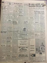 HÜRRİYET GAZETESİ 22 EYLÜL 1964 YIL :17 SAYI :5889--Gaz , benzin ve mazot yüzde  on ucuzlayacak ---İzmir de ki kardeş katili idam talebi ile  adliyeye sevk edildi ---Değiştirme Birliği için şartlarımız bildirilecek ---Kucağında çanta ile mücevher  bulan kadının 100 lirası çalındı ---Almanya da tahsil  gören köpek ,uçakla Ankara ya döndü ----Makarios ,Türk çıkarmasını 20 bin askerle karşılayacakmış ---Aynı erkeğe aşık olan kadın sokak ortasında kavga  etti ---Polis ,Yunan uyruklara dün  tebligata başladı ---Roma da en lüks otelin damında striptiz yaptı ---850  bin çocuk okul ve  öğretmenden  mahrum ---Gündüz Kılıç ,vazifeye çağrıldı ---Sakatlanacağını rüyasında görmüş ---Ankara dan  dönen Beşiktaş  şanssızlıktan dert yanıyor ---Milli Takım namzet  kadrosu kampa girdi ---Beşiktaşlı Necmi ,mahkeme kararıyla yaşını küçülttü ---Sophia Loren 30 yaşına  bastı ---Hayvanlarda Konuşuyor --