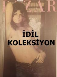 Pazar Haftalık Aktüalite Sinema Tiyatro Müzik ve Magazin Dergisi - 1976 Yılı - Sayı:1008 - Marina Sitella - Mualla Omay - Juliet Tote - Hastabakıcılar - Ekrem Bora'nın ilk eşinden olan kızının nişanı yüzünden karısıyla arasına kara kedi girdi - Gül Pamukçu - Gül Bora - Metin Erksan'ın TV'de seyrettiğimiz üç filmi için kamuoyu ne düşünüyor? - Samet Ağaoğlu - Ümit Utku - Fikret Hakan - Sırrı Gültekin - Tanju Gürsu - Nejat Okçugil - Nedim Akanlar - Tahsin Coşar - Orhan Ateş - Burhan Bolan - Tuncer Üçüncüoğlu - Ceyda Karahan her filminde anadan doğma soyunuyor - Sermet Serdengeçti - Yalçın Gülhan - Ahmet Eren - Hülya Koçyiğit'in sahneye çıkması bir balon - Osman Kavran - Fahrettin Arslan - Seçil Heper - Şeyda Senem - Özden Yüce - Yonca Yücel - Alev Altın - Sami Tunç - Müşerref Tezcan - Melek Görgün'ü Azrail yokladı - Aynur Akarsu'yu iş adamı aşkı, hanım hanımcık bir kadın yapıp, evine bağladı - Perihan Ateş - Yurdaer doğulu - Birsen Armağan - Ölmediğini duyunca - Tam Takım Dergi