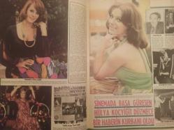 Pazar Haftalık Aktüalite Sinema Tiyatro Müzik ve Magazin Dergisi - 1976 Yılı - Sayı:1008 - Marina Sitella - Mualla Omay - Juliet Tote - Hastabakıcılar - Ekrem Bora'nın ilk eşinden olan kızının nişanı yüzünden karısıyla arasına kara kedi girdi - Gül Pamukçu - Gül Bora - Metin Erksan'ın TV'de seyrettiğimiz üç filmi için kamuoyu ne düşünüyor? - Samet Ağaoğlu - Ümit Utku - Fikret Hakan - Sırrı Gültekin - Tanju Gürsu - Nejat Okçugil - Nedim Akanlar - Tahsin Coşar - Orhan Ateş - Burhan Bolan - Tuncer Üçüncüoğlu - Ceyda Karahan her filminde anadan doğma soyunuyor - Sermet Serdengeçti - Yalçın Gülhan - Ahmet Eren - Hülya Koçyiğit'in sahneye çıkması bir balon - Osman Kavran - Fahrettin Arslan - Seçil Heper - Şeyda Senem - Özden Yüce - Yonca Yücel - Alev Altın - Sami Tunç - Müşerref Tezcan - Melek Görgün'ü Azrail yokladı - Aynur Akarsu'yu iş adamı aşkı, hanım hanımcık bir kadın yapıp, evine bağladı - Perihan Ateş - Yurdaer doğulu - Birsen Armağan - Ölmediğini duyunca - Tam Takım Dergi