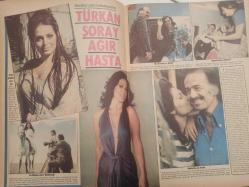 Pazar Haftalık Aktüalite Sinema Tiyatro Müzik ve Magazin Dergisi - 1976 Yılı - Sayı:1007 - Feri Cansel - Prenses Banu - Juliet Tote - Hastabakıcılar - Senar Seven - Aynur Akarsu - Turgut Özatay - Salih Kırmızı - Yavuz Figenli leblebi gibi film çekti - Necdet Erdur - Erdoğan Tünaş - Aram Gülyüz - Nazmi Özer - Ceyda Karahan - Ünsal Emre - Nazan adalı bir anda Yeşilçam'ın aranılan isimleri arasına girdi - Hale Soygazi ve Ahmet Özhan en sonunda nikah masasına oturdular - Türkan Şoray'ın İsviçre yolculuklarının nedenini herkes merak ediyor - Ağır Hasta - Rüçhan Adlı - Leyla Sayar her şeyden vazgeçti - Feri Cansel ilk kez bir filmde külodunu fora edip anadan doğma soyundu - Hadi Çaman - Çıplak kovboy Melek Görgün - Afrikalı yerlilerin kolyeleri Avrupalı çıplakları süslüyor - Julia Pennington fotoğraf ve haberi - Tam Takım Dergi