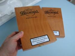 2 Adet BALMORAL AHŞAP PURO KUTUSU ( Menteşeli & Kilitli Kapaklı ) MÜKEMMEL KONSİYONDA ÇOK ŞIK AHŞAP KUTU - Made DOMINICAN REPUBLIC