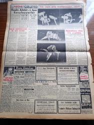 Vatan Gazetesi - 23 Kasım 1955 - Ahmet Emin Yalman Köşe Yazısı - Hükümet İçin Demokrat Parti Grubunda İstizah Açıldı - Konya Mebusu Ziyad Ebüzziya 150 Mebus Hürriyet Partisine Geçebilir Dedi - Bağdat Paktı Konsey Toplantısı Sona Erdi Ve Bir Tebliğ Yayınlandı - CHP Genel Sekreteri Kasım Gülek Seçim Neticesi İktidar İçin Ağırdır - Sarıgüzel'de Çöken Apartmanın İlk Mesulü Ali Rıza Soyunç Adliyede - Beş Şirkete Petrol Arama Müsaadesi Verildi - Nizamettin Nazif Tepedenlioğlu Tahliye Edildi - Fırtınalı Gece Yazan Orhan Kemal Yazı Dizisi - Belediye Tariş'ten 30.000 Kilo Zeytinyağı Aldı - Birleşmiş Milletler Irak Baş Delegesi Fadıl Cemali İsrail Para Koparmaya Çalışıyor Dedi - Geçmişte Bugün Büyük Tarihçi Hammer'in Ölümü Yazan Feridun Fazıl Tülbentçi Yazı Dizisi - Gazeteci Ceyn Arden'in Maceraları Çizgi Roman - Hoş Memo Karikatür - Karaca Tiyatro'nun Rejisörü Müze ofis Ve Tiyatro Sanatı - Sonu Gelmeyen Yol Çeviren Burhan Arpad - 1955 Yılı İçinde En Fazla Tütün Ve Fındık İhraç Edildi
