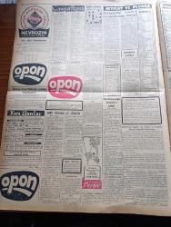 Vatan Gazetesi - 8 Aralık 1955 - Ahmet Emin Yalman Köşe Yazısı - Kabine Dün De Açıklanamadı - Muhtemel Yeni Vekiller Kimler - Clement Attle İşçi Partisi Liderliğinden İstifa Etti - Adnan Menderes Bazı Mebuslara Dün Gece Bir Ziyafet Daha Verdi - Demokrat Parti Grubu İdare Heyeti Bugün Olağanüstü Toplanıyor - Mükerrem Sarol'dan Sözlü Müdafaa İstendi - İstanbul Mühim Bir Ticaret Merkezi Haline Getirilecek - Fırtınalı Gece Yazan Orhan Kemal Yazı Dizisi - Yılbaşı Gecesi İçin Bir Masa 1000 Lira - Eyüp Bölgesinde 1,5 Ayda 140 Tifo Vakası - Geçmişte Bugün Güzel Kraliçe Mari Stuart Yazan Feridun Fazıl Tülbentçi Yazı Dizisi - Gazeteci Ceyn Arden'in Maceraları Çizgi Roman - Hoş Memo Karikatür - Hürriyet Partisinin Tüzüğü Hazırlandı - İslam Tarihinde Düşünen Baş Hazreti Ali Yazan Abdülbaki Gölpınarlı Yazı Dizisi - Moda İlkokulundan Yavrularla Bir Sohbet - Çocuk Köşesi - Cemiyet Hayatı - Radyo Ve Bulmaca - Opon Ağrı Kesici - Milli Piyango Dün Çekildi - Spor Oyunları Federasyonunun Son Aldığı Karar