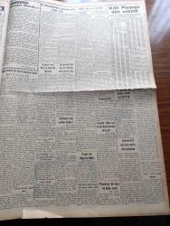 Vatan Gazetesi - 8 Aralık 1955 - Ahmet Emin Yalman Köşe Yazısı - Kabine Dün De Açıklanamadı - Muhtemel Yeni Vekiller Kimler - Clement Attle İşçi Partisi Liderliğinden İstifa Etti - Adnan Menderes Bazı Mebuslara Dün Gece Bir Ziyafet Daha Verdi - Demokrat Parti Grubu İdare Heyeti Bugün Olağanüstü Toplanıyor - Mükerrem Sarol'dan Sözlü Müdafaa İstendi - İstanbul Mühim Bir Ticaret Merkezi Haline Getirilecek - Fırtınalı Gece Yazan Orhan Kemal Yazı Dizisi - Yılbaşı Gecesi İçin Bir Masa 1000 Lira - Eyüp Bölgesinde 1,5 Ayda 140 Tifo Vakası - Geçmişte Bugün Güzel Kraliçe Mari Stuart Yazan Feridun Fazıl Tülbentçi Yazı Dizisi - Gazeteci Ceyn Arden'in Maceraları Çizgi Roman - Hoş Memo Karikatür - Hürriyet Partisinin Tüzüğü Hazırlandı - İslam Tarihinde Düşünen Baş Hazreti Ali Yazan Abdülbaki Gölpınarlı Yazı Dizisi - Moda İlkokulundan Yavrularla Bir Sohbet - Çocuk Köşesi - Cemiyet Hayatı - Radyo Ve Bulmaca - Opon Ağrı Kesici - Milli Piyango Dün Çekildi - Spor Oyunları Federasyonunun Son Aldığı Karar