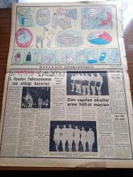 Vatan Gazetesi - 8 Aralık 1955 - Ahmet Emin Yalman Köşe Yazısı - Kabine Dün De Açıklanamadı - Muhtemel Yeni Vekiller Kimler - Clement Attle İşçi Partisi Liderliğinden İstifa Etti - Adnan Menderes Bazı Mebuslara Dün Gece Bir Ziyafet Daha Verdi - Demokrat Parti Grubu İdare Heyeti Bugün Olağanüstü Toplanıyor - Mükerrem Sarol'dan Sözlü Müdafaa İstendi - İstanbul Mühim Bir Ticaret Merkezi Haline Getirilecek - Fırtınalı Gece Yazan Orhan Kemal Yazı Dizisi - Yılbaşı Gecesi İçin Bir Masa 1000 Lira - Eyüp Bölgesinde 1,5 Ayda 140 Tifo Vakası - Geçmişte Bugün Güzel Kraliçe Mari Stuart Yazan Feridun Fazıl Tülbentçi Yazı Dizisi - Gazeteci Ceyn Arden'in Maceraları Çizgi Roman - Hoş Memo Karikatür - Hürriyet Partisinin Tüzüğü Hazırlandı - İslam Tarihinde Düşünen Baş Hazreti Ali Yazan Abdülbaki Gölpınarlı Yazı Dizisi - Moda İlkokulundan Yavrularla Bir Sohbet - Çocuk Köşesi - Cemiyet Hayatı - Radyo Ve Bulmaca - Opon Ağrı Kesici - Milli Piyango Dün Çekildi - Spor Oyunları Federasyonunun Son Aldığı Karar