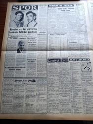 Vatan Gazetesi - 23 Şubat 1955 - Adnan Menderes'in Tuttuğu Yol Yazan Ahmet Emin Yalman Köşe Yazısı - Suriye Türk Irak Paktına Girmiyor - Nevadada Dün Atom Bombası Patlatıldı - Sirkeci Soğuksu Tren Hattı Bitmek Üzere - Saidi Kürdi'ye Isparta'da Her Cuma Tezahürat Yapılıyor - Celal Bayar'a Fahri Hukuk Doktorluğu Verildi - Fırtınadan Dumlupınar Vapurunun Dümen Zinciri Koptu - Hanımın Çiftliği Yazan Orhan Kemal Yazı Dizisi - Emekli Madalyaları Çek İle Ödenecek - Viyana'da Birleşen Eller İsimli Türk Filmi Gösterildi - Gazeteci Ceyn Arden'in Maceraları Çizgi Roman - Haliç'te Sökülen Şanlı Hamidiye'nin Son Durumu - Toprak Sevgisi Senaryo Ve Resim Çetin A. Özkırım Yazı Dizisi - Sir Julius Levy'nin Yükselişi Yazan Daphne Du Maurier Yazı Dizisi - Kamptan Ayrılan Güreşçiler İsmet Atlı Tevfik Yüce Ve Adil Atan Hakkında Tahkikat -  Fenerbahçe Takımı Esaslı Bir Islahata Tabi Tutulacak -  Good Year Lastikleri - Arı Unları - Sulfaderme Yara Merhemi - Bir Brezilya Takımı Türkiye'ye Geliyor - Eskrim