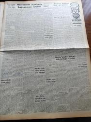 Vatan Gazetesi - 23 Şubat 1955 - Adnan Menderes'in Tuttuğu Yol Yazan Ahmet Emin Yalman Köşe Yazısı - Suriye Türk Irak Paktına Girmiyor - Nevadada Dün Atom Bombası Patlatıldı - Sirkeci Soğuksu Tren Hattı Bitmek Üzere - Saidi Kürdi'ye Isparta'da Her Cuma Tezahürat Yapılıyor - Celal Bayar'a Fahri Hukuk Doktorluğu Verildi - Fırtınadan Dumlupınar Vapurunun Dümen Zinciri Koptu - Hanımın Çiftliği Yazan Orhan Kemal Yazı Dizisi - Emekli Madalyaları Çek İle Ödenecek - Viyana'da Birleşen Eller İsimli Türk Filmi Gösterildi - Gazeteci Ceyn Arden'in Maceraları Çizgi Roman - Haliç'te Sökülen Şanlı Hamidiye'nin Son Durumu - Toprak Sevgisi Senaryo Ve Resim Çetin A. Özkırım Yazı Dizisi - Sir Julius Levy'nin Yükselişi Yazan Daphne Du Maurier Yazı Dizisi - Kamptan Ayrılan Güreşçiler İsmet Atlı Tevfik Yüce Ve Adil Atan Hakkında Tahkikat -  Fenerbahçe Takımı Esaslı Bir Islahata Tabi Tutulacak -  Good Year Lastikleri - Arı Unları - Sulfaderme Yara Merhemi - Bir Brezilya Takımı Türkiye'ye Geliyor - Eskrim
