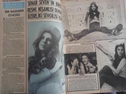 Pazar Haftalık Aktüalite Sinema Tiyatro Müzik ve Magazin Dergisi - 1976 Yılı - Sayı:981 - Meral Orhonsay - Aynur Akarsu - Senar Seven'in birisi resmi nişanlısı olmak üzere, iki sevgilisi var - Mete İnselel - Kemal Özkan - Sayra Orkan - Selahattin Erköse - Güney Akbay - Naim Akbay - Ayşegül Akbay - Aydın Apaydın - Nilüfe Kara - Sercihan Kandaş - Nadide Eraslan-  Zeynep Değirmencioğlu - Yıldıray Çınar - Sayra Orkan - Bora Çakır - Melek Ayberk - Salih Vatansever - Ali Vatansever - Enver Ersu - Yıldıray Çınar - Melek Ayberk - Serpil Örümcer - Berkant Almanya'da nişanlanıverdi - Engin Işık - Seyyal Taner Dev Posteri - Ünlüler Albümü: Yılmaz Köksal - Arzu Okay - Tevfik Fikret - Yılmaz Köksal - Melek Görgün - Gönül Tansel - Çetin İnanç - Eva Bender - Yılmaz Köksal - Tunç Başaran - Ülkü Özen - Çetin İnanç - Yılmaz Köksal - Yeşim yükselen - Arzu Okay - Hale Soygazi - Ahmet Özhan - Ahmet Tarık Tekçe - Öztürk Serengil - Elif Pektaş - Ajda Pekkan - Tennur Solak - Posterli Tam Takım Dergi