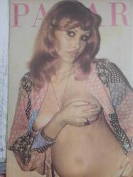 Pazar Haftalık Aktüalite Sinema Tiyatro Müzik ve Magazin Dergisi - 1976 Yılı - Sayı:979 - Mine Mutlu - Funda Balcı- Cüneyt Arkın - Atıf Yılmaz - Zerrin Arbaş - Rita Fins - Jurgen Von Mahs - Suphi Aydıner - Muhittin Gençaslan - Melda Özdoyuran - Yalçın Lalezar - İhsan Vardar - Sevim Bodur - Ayşe Nurullah Gezgin - Selma Beyce - Faruk İbrahimiye - Sabahat Ayaz - Gülizar Kurbanzade - Ferhan Çakırlı - Birol Peker - Şerim Kerimoğlu - Nevin Pere - Feridun Revanbaş - Ayfer sunman - Nilüfer Şenkaya - Filiz Akın - Meral Zeren'e de artık Yeşilçam'da iş kalmadı  -Yeşim Yükselen Dev Posteri - Ünlüler Albümü: Leyla Sayar - Muzaffer Tema - Tanju Gürsu - Osman Faruk Seden - Sevda Ferdağ - Fatma Girik - Selma Güneri - Sevil Candan - Muhterem Nur - Zuhal Üstüntaş - Orhan Günşiray - Ahmet Tarık Tekçe - Cenk Er - Halit Refiğ - Metin Erksan - Ekrem Bora - Semih sergen - Aynur Akarsu - Cömert Baykent, Ajda Pekkan'a bu kez ''evet'' deyiverdi - Nebahat Çehre - Yılmaz Güney - Posterli Tam Takım Dergi