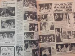Pazar Haftalık Aktüalite Sinema Tiyatro Müzik ve Magazin Dergisi - 1976 Yılı - Sayı:975 - Leyla Sayar - Melek Görgün - Annesi diretince Feri Cansel sevgilisiyle erkenden yazlığa taşındı - Günseli Başar - Necmettin Öztemiz - Levent Nursen - Mine Kırıkoğlu - Asuman Çiftçi - Nilgün Çakıroğlu - Asil Delibaş - Nurhan Şengönül - Melek Görgün - Oya Temel - Cezmi Biren - Ali Sema Ramazanoğlu - Ayten Bahar - Hülya Tuğlu - Rasim Kıroğlu - Gülşen Bubikoğlu - Nilgün Atılgan - Tarık Akan - Ajda Pekkan - Gökmen'e Bahar Erdeniz el koydu - Ünlüler albümü: Müşerref Tezcan - Tamer Yiğit - Yılmaz Duru - Süreyya Duru - Cüneyt Arkın - Atakan Çelik - Ahmet Mekin - Remzi Jontürk - Yılmaz Güney - Osman Faruk Seden - Gönül Tansel - Güzellik Kraliçemiz Beyza Başar Filipinlerde hem yarıştı hem de fotoğraf çekti - Ajda Pekkan - Fecri Ebcioğlu - Okan Dinçer - Gönül Yazar- Cömert Baykent- Sevda Ferdağ- Zeki Müren - Canan Candan - Asuman Arsan - Atilla Ergün - Müşerref Tezcan - Necla Nazır - Tam Takım Dergi