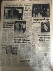 HÜRRİYET GAZETESİ 11 TEMMUZ 1967  YIL :20 SAYI :6896--Yunan Kuvvetleri Makarios u devirecek --1955 Türkiye Kraliçe ve Avrupa İkinci Güzeli :Suna Soley kör oldu ---Su böreğine karbonat  yerine DDT koyan kadın  üç çocuğu  zehirlenip ölünce  çıldırdı ----Margaret Lee ,bir ay Türkiye de  kalacak ---Jandarmanın yaraladığı  ebe 6 yıl  evlenemeyecek ---Yeni  binaların yükseklikleri muhife  göre ayarlanacak --Aya yumuşak iniş sistemi ile trafik kazalarında ölüm oranı azalacak ---Avrupa ikincisi olan Bulgarlar bol bol göbek attı ----Milli Takımda bir revizyon yapılmalıdır ---Şampiyonluğa herkes sevindi---Futbolun kalkınması için küme şart ---Ulvi Yenal Beden Terbiyesi Genel Müdürü Oldu ---Güreşçilerimiz  Türk gibi kuvvetli sözünü Dünyaya bir daha duyurdu ---