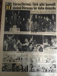 HÜRRİYET GAZETESİ 11 TEMMUZ 1967  YIL :20 SAYI :6896--Yunan Kuvvetleri Makarios u devirecek --1955 Türkiye Kraliçe ve Avrupa İkinci Güzeli :Suna Soley kör oldu ---Su böreğine karbonat  yerine DDT koyan kadın  üç çocuğu  zehirlenip ölünce  çıldırdı ----Margaret Lee ,bir ay Türkiye de  kalacak ---Jandarmanın yaraladığı  ebe 6 yıl  evlenemeyecek ---Yeni  binaların yükseklikleri muhife  göre ayarlanacak --Aya yumuşak iniş sistemi ile trafik kazalarında ölüm oranı azalacak ---Avrupa ikincisi olan Bulgarlar bol bol göbek attı ----Milli Takımda bir revizyon yapılmalıdır ---Şampiyonluğa herkes sevindi---Futbolun kalkınması için küme şart ---Ulvi Yenal Beden Terbiyesi Genel Müdürü Oldu ---Güreşçilerimiz  Türk gibi kuvvetli sözünü Dünyaya bir daha duyurdu ---