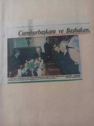 28 Mart 1984 - Cumhurbaşkanı Kenan Evren, dün Türkiye Milli Olimpiyat Komitesi Yönetim Kurulu üyelerini kabul etti... Fotoğrafta, Olimpiyat Komitesi üyeleri Cumhurbaşkanı Kenan Evren'le birlikte görülüyor  - Gazete haberi - Tek Yaprak Arkalı Önlüdür