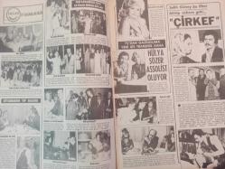 Pazar Haftalık Aktüalite Sinema Tiyatro Müzik ve Magazin Dergisi - 1976 Yılı - Sayı:968 - Melek Görgün - Perihan Ateş - Brigitte Bardot anadan doğma meydan okudu - Sandra Lee - Rita Santiago - Türkiye'de Prenses Emel - Savaş Demiray - Orhan Pekin - Faruk Sırmalı - Edip Bayoğlu - Ahmet Özhan - Orhan Gencebay - Beyza Başar - Neşe Karaböcek - Volkan Ozan - Hülya Sözer assolist oluyor - Salih Güney bu filmi bitirip askere gitti...-  Hülya Koçyiğit - Türkan Şoray - Fatma Girik - Ünlüler Albümü: Yıldıray Çınar - Tunç Başaran - Arzu Okay - Meral Orhonsay - Natuk Baytan - Esen Püsküllü - Sezer Güvenirgil - Mehmet Arslan - Aliye Rona - Fatma Belgen - Nilgün Atılgan: ''Fahrettin Arslan'ın evleneceği kadın benim'' dedi - Ve Seher Şeniz ameliyat öncesi böyleydi - James Bond, şerefine verilen partide iyice dağıtmıştı - Sean Connery - Neriman Köksal - Leyla Sayar - Filiz Akın - Çolpan İlhan - Hürrem Erman - Muzaffer Tema -Nüzhet birsel - Meral Zeren -Müşerref Tezcan -Serpil Örümcer - Tam Takım Dergi