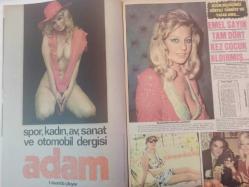 Pazar Haftalık Aktüalite Sinema Tiyatro Müzik ve Magazin Dergisi - 1976 Yılı - Sayı:966 - Seyyal Taner - Prenses Banu - Çek güzeli Romina Yeşilçam'a yerleşti - Yaman Tüzcel - Toni Caouki - Tülin Öner - Abdullah Erdal - Nükhet Arslan - Cevat Alkan - Semahat Akan - Müzeyyen Bayülken - İnci Çayırlı - Perihan Altındağ - Aziz Mahir Erdal - Abdullah Erdal - Emine Işıklar - Erman Şener - Tarık Akan - Mete Gürsel - Hülya Toğlu - İbrahim Gürçen - Necati Karakaya - Emel Sayın tam dört kez çocuk aldırmış - Çıplaklıkta Seher Şeniz ve Anuşka'yı geçen yok - Ünlüler Albümü: Göksel Arsoy - Ülkü Erakalın - Belgin Doruk - Hüseyin Baradan - Necdet Tosun - Nevzat Okçugil - Hulki Saner - Nevzat Pesen - Türkan Şoray - Memduh Ün - Bülent Oran - Sırrı Gültekin - Melek Görgün: ''Ben baharı işte böyle karşılarım'' dedi - Nilüfer Aydan - Yılmaz Duru - Halit Refiğ - Reha Yurdakul - Muhterem Nur - Hayati Sönmez - Fatma Belgen - Sermet serdengeçti - Sevgi Sun - Ahmet Arkan fotoğraf ve haberi - Tam Takım Dergi