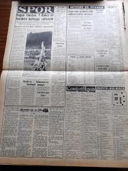 Vatan Gazetesi - 19 Şubat 1955 - Ahmet Emin Yalman Köşe Yazısı - Bütçe Müzakereleri Dün Başladı - Türk Alman Ticaret Anlaşması İmzalandı - Karaborsacılara Kara Haber Turistler Dövizlerine Prim Verilecek - Celal Bayar Pakistan'da Hararetle Karşılandı - Havayolları Pan American İle Geniş Ölçüde İşbirliği Yapacak - İstanbul Kumarhanelerinin İçyüzü Yazan Sadun Tanju Yazı Dizisi - Hanımın Çiftliği Yazan Orhan Kemal Yazı Dizisi - Çanakkale Zaferi Pulları Tedavüle Çıkarılıyor - Salıpazarı Liman İnşaatında Gecikme Olmayacak - İlk Türk Traktörü Mart'ta Satışa Çıkarılıyor - Milliyetçi Uçaklar Dün Kızıllara Hücum Etti - Gazeteci Ceyn Arden'in Maceraları Çizgi Roman - Hoş Memo Karikatür - Şah İsmail Yazan Feridun Fazıl Tülbentçi Yazı Dizisi - Suni Elmas İmali Nihayet Mümkün Olabildi - Sir Julius Levy'nin Yükselişi Yazan Daphne Du Maurier Yazı Dizisi - Türkiye'ye Tuzak Yazan İsmail Ahmedof Yazı Dizisi - Bugün Emniyet Fenerbahçe İle Berabere Kalmaya Çalışacak - Panamerikan Oyunları