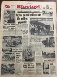 HÜRRİYET GAZETESİ 5 TEMMUZ 1967 YIL :20 SAYI :6890---İşçiler permi hakları için bir miting yapacak ---Parası çok aklı kıt siniri kuvvetli olan Türkiye ye gitsin ---En çok vergi veren firma ve şahıslar açıklandı ---Arabaya kurulup hududu geçen 2 genç  kısmetse  Amerika ya  gidecekler ---Kamil Sürücü 40 km hızla giden motorun üzerinde  numaralar  yapıyor ---İzmir ilk giren  Plaisir  yatı oldu ---Türkiye de satılan  bu ilacı kullanırken yüzde 50  si başka  hastalığa  tutuluyor ---Florya kampinglerinde  borçlu belediyeciler  teşhir  edilecek ---Fil kaynatacak kadar bir  kazan aranıyor ---Çok kıymetli genç ses sanatkarı :Dursun Salkım ---Şenol ,tekrar Beşiktaş 'lı oldu --Güreş takımımız  dün açıklandı ---Güzeller New-York ta buluştu --Güzelimiz New-York güzel ama herkes çok aceleci diyor ---Yelda Gürani  dünyanın en yüksek binasından kuşbakışı  şehri seyretti ---Amcasını oğlunun karısını öldürüp sonra  intihar etti ---