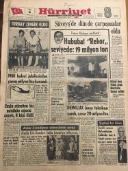HÜRRİYET GAZETESİ 4 TEMMUZ 1967 YIL :20 SAYI :6889--Turgay zengin oldu --Süveyş de dün de çarpışmalar oldu ---Hububat Rekor Seviyede :19 Milyon Ton ---Milli kaleci jubilesinden yarım milyon lira kazandı ---Fazla süratten bir minibüs ağaca  çarptı ,8 kişi öldü ---Dewilux  boya fabrikası  yandı zarar 20 milyon lira ---Cezayir e kaçırılan Çombe nin akıbeti henüz  belli değil ---Ayda bin liradan fazla kazanca  el kondu ---İkinci  beş yıllık plan Meclis te kabul edildi ---Emekli orman mühendisinin  kalbinde  tam 6 bıçak yarası var---50  kişiyi soyan Şakilerden dördü yakalandı ---Tek enjeksiyon ,2 yıl hamileliği  önlüyor ---Phılıps  Plakları Sunar :Mediha Demirkıran ---Galatasaray ,Rumen  futbolcuları transfer  etmek için  harekete geçti ---Bursa spor Hüseyin ve Sudi 'yi satışa çıkardı --Yirmi kardeş gül gibi geçinip gidiyor ---Otomatik  makine sadece balık yemi satıyor ----Çanakkale den  Ege ye ilk önce  keyfim yatı çıktı ----