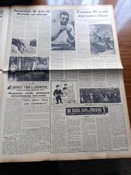 Vatan Gazetesi - 14 Ocak 1955 - Ahmet Emin Yalman Köşe Yazısı - Başvekil Adnan Menderes Bugün Şam Ve Beyrut'a Gidecek - Mükerrem Sarol Ve Akis Davası Karara Kaldı - Mısır Türkiye Irak İttifakını İyi Karşılamadı - Nihat Erim Ve Cemil Sait Barlas İle Yapılan Mülakat - Pendik Vapuru Tuzla Önünde Küçük Bir Adaya Bindirdi - Manhattan'da Üç Oda Yazan Simenon Yazı Dizisi - Profesör Von Karman Dün Roket Mevzuunda Konferans Verdi - Merhum Orgeneral Şükrü Kanatlı Anılacak - Kraliçe Elizabeth Saatini Kaybetti - Mısır'da Kumar Yasak Edildi - Haydarpaşa Adapazarı Arasında Motorlu Tren İşleyecek - Konuşan Makine İmal Edildi - Fernandel İlk Defa Bir Dramda Rol Almıştı - Sir Julius Levy'nin Yükselişi Yazan Daphne Du Maurier Yazı Dizisi - Fransa'nın 600 Senelik Değirmenleri Çöküyor - Türkiye Macaristan Güreş Karşılaşması Yarın Yapılıyor - Yunanlı Boksör Lambidis İle Garbis Karşılaşıyor - Bulmaca - Ankara İstanbul İzmir Radyosu Programı - Necip Bey Diş Macunu - Kısa İlanlar
