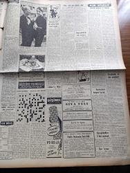 Vatan Gazetesi - 25 Mayıs 1958 - Fatin Rüştü Zorlu Kıbrıs'ta Tek Çare Taksim Dedi - Basına Demeç Veren Fatin Rüştü Zorlu Doktor Fazıl Küçük İle Bir Saat Görüştü - Rauf Denktaş - Batı Almanya Bize Yüz Milyon Dolarlık Bir Kredi Açıyor - CHP Hayat Pahalılığı İçin Gensoru Açılmasını İstedi - Çankırı'da Sel Hasar Yaptı - Ankara Ticaret Odasındaki Usulsüzlükler - Pakistan'a Kolera Aşısı Gönderilecek - Baro Gürültülü Toplantı Yaptı - Gazetecilerin Büyük Kongresi Başladı - Cezayir Meselesi Ve Fransa Açık Oturum - Yandan Akıyor Yandan Yazan Adnan Veli Yazı Dizisi - Komünizm Propagandası Yapan İki Kişi Mahkum Oldu - PTT Munzam Değerli Yeni Bir Pul Çıkaracak - Ahmet Emin Yalman Amerika'dan Yazıyor - Bin Kişide On Kişi Şeker Hastası Kabul Ediliyor - Emil Galip Sandalcı Köşe Yazısı - Topluluk Karşısında Bir Adam Glenn Ford - Haftalık Hoş Memo Karikatür - İstanbul Tiyatro Sinema Programı - 1956 İsveç Güzellik Kraliçesi Ingrid Goude - Pe Re Ja Limon Kolonyası - Altın Borsası - Grekoromen