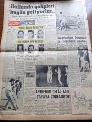 Vatan Gazetesi - 7 Mayıs 1958 - Kıbrıs Valisi Sir Hugh Foot'un Kıbrıs İçin Yeni Planı - Burhan Arpad Yunan Seçimlerini Takip Ediyor - Beyoğlu'nda Rumca Yasak Kitaplar Bulundu - Ulus Gazetesi Yazı İşleri Müdürü Nihad Subaşı Dün Cezaevine Girdi - Bale Sanatkarı Ninette De Valois İstanbul'a Geldi - Siyasal Bilgiler Fakültesi İnek Bayramı - Türkiye Milli Talebe FEDERASYONU Genel Kongresi Kavga Ve Gürültü İçinde Geçiyor - Celal Bayar Almanya'ya Hareket Ediyor - Yandan Akıyor Yandan Yazan Adnan Veli Yazı Dizisi - Sonradan Yaşamak Yazan Tarık Buğra Yazı Dizisi - Henry Ford'un Dünyası - Taş Devri Çizen Mıstık - Çakaralmaz Hafiye Çizen Eflatun Nuri - Bir Fransız Filmci Truva'yı Dünyaya Tanıtmak İstiyor - Emil Galip Sandalcı Köşe Yazısı - Hoş Memo Karikatür - İtalyan Brigitte Bardot'su Lorella De Luca - Cannes Film Festivalinden Yazan Aydın Arzak - Kıbrıs Türktür Cemiyetinin Evrakı Geri Verildi -  Yedek Subay Futbolcular Kuralını Dün Çektiler - Fenerbahçe Dinamo İle Berabere Kaldı