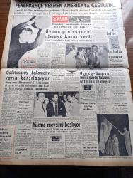 Vatan Gazetesi - 21 Mayıs 1958 - Kıbrıs'taki Rumlar İlhaktan Vazgeçtiler - Kıbrıs Valisi Sir Hugh Foot Dün Adaya Döndü - Kandilli Rasathanesi - Fransız Anayasasında Değişiklik Yapacak - İstanbul Vali Ve Belediye Reisi başkan Vekili Ethem Yetkiner - Atatürk İle İlgili Yeni Bir Film - Atatürk'ün Eski Bir Demeci Yüzünden Zafer Gazetesi Ulus'a Çattı - Suvat Ve Sarıyer Kaptanları Bugün Yargılanacak - Karaköy'de 87 Bina Daha Yıktırılıyor - Hukuk Fakültesi Anayasa Hukuku Profesörü Hüseyin Nail Kubalı Yılın Son Dersini Verdi - Sonradan Yaşamak Yazan Tarık Buğra Yazı Dizisi - Yandan Akıyor Yandan Yazan Adnan Veli Yazı Dizisi - İslam'da Laiklik - Üçüncü Türkçe Yazan Ahmet Kutsi Tecer - Nurcular İzmir Gazetelerine De Tehdit Mektupları Gönderdiler - Cannes Film Festivalinden Yazan Aydın Arzak - Burç Falı - Fenerbahçe Resmen Amerika'ya Çağrıldı - Bulmaca - Yılın Başarılı Kalecisi Özcan Arkoç Profesyonel Olmaya Karar Verdi - Galatasaray Lokomotif Yarın Karşılaşıyor - Lefter Bu Hafta Oynayacak