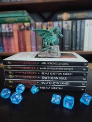 Elric Destanı 6 Kitap Set / 1. Melnibone'lu Elric 2. Kader Denizlerindeki Denizci 3. Beyaz Kurt'un Kaderi 4. Kaybolan Kule 5. Kara Kılıç'ın Laneti 6. Fırtına Yaratan