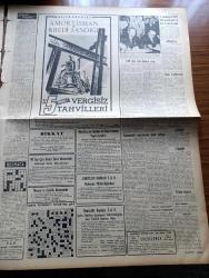 Vatan Gazetesi - 12 Mayıs 1958 - Heybeliada Vapuru Gece Yandı - Lefkoşe'de Binlerce Türk Taksim İçin Nümayiş Yaptı - Karamanlis Yunanistan Seçimlerinde Önde Gidiyor - Etibank'ın Satışlarında Yükselme Var - Adapazarı'nda Sait Faik Abasıyanık İçin Tören Yapıldı - Vatan Caddesinde 3 Çocuk Boğuldu - Sonradan Yaşamak Yazan Tarık Buğra Yazı Dizisi - Yandan Akıyor Yandan Yazan Adnan Veli Yazı Dizisi - Demokrat Parti'nin Dış Yardım Anlayışı Yazan Coşkun Kırca - Fransa'da Kabine Buhranı Devam Ediyor - Hoş Memo Karikatür - Gençlik Parkında Amerikalı İle Öpüşen Bir Kız Linç Ediliyordu - Jayne Mansfield Sanıldığı Gibi Değilmiş - Cannes film Festivalinden Yazan Aydın Arzak - Dalgacı Mahmud Çizen Kim - Rüzgar Çelebi Çizen Guy Bara - Stiv Roper Çizen Saundes ve Waggon- Genç Milli Takımımız Bulgarlara Yenildi - Beykoz Kongresini Muhalefet Kazandı - Federasyon Kupasını Ankara'da Hilal Aldı - Karagümrük'ün Yeni Bütçesi 600 Bin Lira