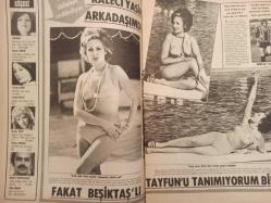 Pazar Haftalık Aktüalite Sinema Tiyatro Müzik ve Magazin Dergisi - 19 Ekim 1973 - Sayı:891 - Seyyal Taner - Funda Balcı - Sezer sezin - Hale Soygazi - Hülya Koçyiğit - Ayfer Başıbüyük sahneden sinemaya son transfer - Uğur Güney - Yıldırım Gencer - Cüce Hasan - şantöz Monika - Alpay Karatekin - Candan Evren - Alev Erdi - Fred Tabah - Ahmet Biner - Fatih Pasiner - Aydan Sagay - Ebru Işıl - Mimar Engin - Fecri Ebcioğlu - Ali Duyarlar - Arif Sami Toker - ANUŞKA - Mesut Engin - Fatma Girik - Funda Balcı - Özden Yüce -Aytaç Arman - Hayati Hamzaoğlu - Tülin Örsel - Sevda Ferdağ iddiaları reddediyor - Kaleci Yasin - Beşiktaşlı Tayfun - Emel Sayın - Mine Soley - Helga Minelli Dev Posteri - Esen Püsküllü - Seher Şeniz aşklarına veda edip Amerika'ya uçuverdi - Dursun Salkım - Zuhal Aktan - Cüneyt Arkın - Arif Monyas - Zuhal Aktan'ın kalbindeki yeni aşkı - Şenol Öztürk - İlknur Taçbaş'ın fendi, Nevin Nuray'ı yendi - Muhterem Nur'un macera dolu hayatı fotoğraf ve haberi - Posterli Tam Takım Dergi