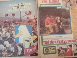 Pazar Haftalık Aktüalite Sinema Tiyatro Müzik ve Magazin Dergisi - 27 Ekim 1972 - Sayı:840 - Seyyal Taner - Nadia - Feyzi Tuna - Burhan Tekinliğ - Salih Güney - İpek Güney - Kuzey Vargın - Zuhal Tan, Nil Göncü'nün ardından Yeşilçam bir kurban daha verdi - Nil Başak - Ender Çerçioğlu - Fotojeni güzeli başrole çıktı - Behçet Nacar - Tursil Deterjan Reklamı - Kerem Bozbay - Zeynep Değirmencioğlu - Elia Kazan - Zeynep Değirmencioğlu - Şarkıları ''Ömür Boyu'' sürmedi - Berkant - Serpil Örümcer - Bayan Bacak - Nadia'nın şansı yaver gidince eski plak satıcısı başrol oyuncusu oldu - Seyyal Taner Avrupa'da plak kapağı modeli oldu - Operacı Altan Günbay sinemanın en ateşli ''aşk ilahı'' oluverdi - Altan Günbay - Türkan Erdem fotoğraf ve haberi - Tam Takım Dergi