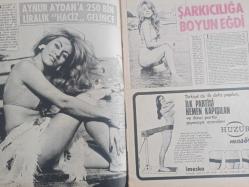 Pazar Haftalık Aktüalite Sinema Tiyatro Müzik ve Magazin Dergisi - 1 Eylül 1972 - Sayı:832 - Müşerref Tezcan - Seyyal Taner - İddialı filmlerin oyuncusu Müşerref Tezcan - Aynur Aydan'a 250 bin liralık haciz gelince şarkıcılığa boyun eğdi - Zirve için yarışanlar - Meral Zeren - Bahar Erdeniz - Fatma Belgen - Müşerref Tezcan - Perihan Savaş - Persil Deterjan Reklamı - Ekrem Bora - Hülya Koçyiğit - Kartal Tibet - Nelson mayo reklamı - Lale Belkıs sanat için soyundu - Aynalı odada seks - Nevin Nuray tipini değiştirdi - Seyyal Taner dişi Camoka - Erkan Abacı - Perihan Ergüneş - Bir kelebek gibi rolden role konuyor fotoğraf ve haberi - Dergi tam değildir sadece 18 sayfası mevcuttur