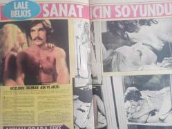 Pazar Haftalık Aktüalite Sinema Tiyatro Müzik ve Magazin Dergisi - 1 Eylül 1972 - Sayı:832 - Müşerref Tezcan - Seyyal Taner - İddialı filmlerin oyuncusu Müşerref Tezcan - Aynur Aydan'a 250 bin liralık haciz gelince şarkıcılığa boyun eğdi - Zirve için yarışanlar - Meral Zeren - Bahar Erdeniz - Fatma Belgen - Müşerref Tezcan - Perihan Savaş - Persil Deterjan Reklamı - Ekrem Bora - Hülya Koçyiğit - Kartal Tibet - Nelson mayo reklamı - Lale Belkıs sanat için soyundu - Aynalı odada seks - Nevin Nuray tipini değiştirdi - Seyyal Taner dişi Camoka - Erkan Abacı - Perihan Ergüneş - Bir kelebek gibi rolden role konuyor fotoğraf ve haberi - Dergi tam değildir sadece 18 sayfası mevcuttur