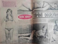 Pazar Haftalık Aktüalite Sinema Tiyatro Müzik ve Magazin Dergisi - 1 Eylül 1972 - Sayı:832 - Müşerref Tezcan - Seyyal Taner - İddialı filmlerin oyuncusu Müşerref Tezcan - Aynur Aydan'a 250 bin liralık haciz gelince şarkıcılığa boyun eğdi - Zirve için yarışanlar - Meral Zeren - Bahar Erdeniz - Fatma Belgen - Müşerref Tezcan - Perihan Savaş - Persil Deterjan Reklamı - Ekrem Bora - Hülya Koçyiğit - Kartal Tibet - Nelson mayo reklamı - Lale Belkıs sanat için soyundu - Aynalı odada seks - Nevin Nuray tipini değiştirdi - Seyyal Taner dişi Camoka - Erkan Abacı - Perihan Ergüneş - Bir kelebek gibi rolden role konuyor fotoğraf ve haberi - Dergi tam değildir sadece 18 sayfası mevcuttur