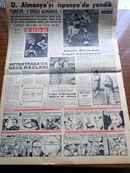 Vatan Gazetesi - 17 Nisan 1957 - Tanınmış Amerikalı Aktör William Holden Rock And Roll Nedir Bilmiyorum Dedi - İngiltere Kıbrıs'ı Taksim'e Taraftar - Sirkeci Halkalı Treninde Orak Çekiç Görüldü - Meşhur İmar Ve Şehircilik Mütehassısı Prost İstanbul'a Geldi - Döviz Kaçakçısı Ruben Asa Dün Tahliye Edildi - Patrikhane Dün De Sustu - Kıbrıs İçin İngiltere'ye Bir Muhtıra Vereceğiz Dedi - Dieppe Newhaven Yolu Yazan Henry Miller Yazı Dizisi - Bir Sanat Geleneği Mahya Yazan Ahmet Kutsi Tecer Köşe Yazısı - Çanakkale Türk'ün Kahramanlık Destanı Yazan Alan Moorehead Yazı Dizisi - Sendikalar Kanunu Tasarısı Hazırlandı - Ramazan Köşesi - Kıbrıs Meselesi Ve Fener Patrikhanesi Yazan Sadun Tanju - Hoş Memo Karikatür - 1001 Gece Masalları Hazırlayan Suat Taşer Yazı Dizisi - Dünya Nelere Gülüyor Karikatür - Batakhane İnsanları Yazan Adnan Veli Yazı Dizisi - Milli Takım Doğu Almanya'yı Da İspanya'yı da Yendi - Mithatpaşa'de Gece Maçları - Adalet Kasımpaşa Bugün Karşılaşıyor - Fenerbahçe Galatasaray Maçı