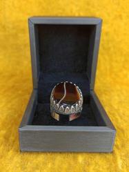 VINTAGE 925 GÜMÜŞ MONTÜRLÜ , DAMARLI KÖK AKİK TAŞLI EL YAPIMI BÜYÜK BOY YÜZÜK