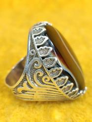 VINTAGE 925 GÜMÜŞ MONTÜRLÜ , DAMARLI KÖK AKİK TAŞLI EL YAPIMI BÜYÜK BOY YÜZÜK