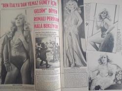 Pazar Haftalık Aktüalite Sinema Tiyatro Müzik ve Magazin Dergisi - 1974 Yılı - Sayı:939 - Seyyal Taner - Neri Neril - Yılmaz Güney için geldim diyen Romalı Perihan hala bekliyor - Özel Türkbaş - Gülistan Okan - Meral Orhonsay - Mine Soley - Romalı Perihan - Ülkü Özen - Özdemir Birsel - Ümit Utku - Serpil Nur - Fatma Girik İran'da film çevirecek - Feri Cansel - Türkan Şoray bikinisiyle - İzzet Günay - Prenses Banu - Aytaç Arman - Anuşka - Yavuz Selekman - Nurtekim Odabaşı - Ünlüler Albümü: Tarık Akan Dev Posteri - Çetin Gürtop - Gülşen Bubikoğlu - ORhan Aksoy - Metin Serezli - Yalçın Gülhan - Mehmet Dinler - Şükriye Atav - Ekrem Bora - Cahit Engin - Hülya Koçyiğit - Lütfi Ö. Akad - Gani Turanlı - Güner Sümer - Yılmaz Gruda - Münir Özkul - Muzaffer Tema - Deniz Erkanat - Çetin Gürtop - Nazan Şoray - Yusuf Sezgin - Nükhet Duru - Oya German - Seyyal Taner - Sevinç Pekin - Saadet Sun - Yusuf Sezgin - Selma Güneri - Feri Cansel - Vural Cantürk - Nükhet Duru İzmir'i yakıyor Posterli Tam Dergi