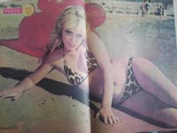 Pazar Haftalık Aktüalite Sinema Tiyatro Müzik ve Magazin Dergisi - 6 Eylül 1974 - Sayı:937 - Feri Cansel - Figen Han - Meral Orhonsay bakalım daha ne kadar dayanacak? - Tarık Akan - Deniz - Hülya Darcan - Meral Küçükerol - Sevgi Can - Semra Yıldız - Kayıplar kervanına karışan en son isim Demet Deniz oldu - Gönül Tansel Almanya'da iyice tombullaştı - Fatma Girik - Ceyhan Cem - Gamze Öz Dev Posteri - Sevda Ferdağ - Özden Yüce eskiden muz gibi soyunurdu - Behçet Nacar - Zeki Müren'den çeşitli portreler - Asil Dansöz sayısı artıyor - Prenses Fatoş - Justin İgnizio, Mr. Sotiri - Prenses Banu'dan sonra şimdi de Prenses Fatoş fotoğraf ve haberi - Posterli Tam Takım Dergi