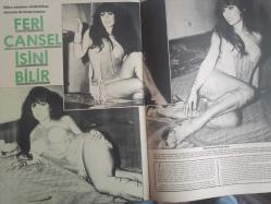 Pazar Haftalık Aktüalite Sinema Tiyatro Müzik ve Magazin Dergisi - 30 Ağustos 1974 Sayı:936 - Pakize Suda - Gönül Tansel - Bahar Erdeniz, Ajda Pekkan'ın eski eşine el koydu - Coşkun Sapmaz - Yonca Yücel son günlerde sürekli olarak futbolcu sevgili değiştiriyor - Fenerbahçeli Mustafa - Seyyal Taner ödenmeyen bonolar yüzünden Yeşilçam'a rest çekti - Türkan Şoray - Müşerref Tezcan - Leyla Sayar Dev Posteri - Yeşim Yükselen - Feri Cansel işini bilir - 11. Antalya Film Şenliği Başlarken - Yalnız ve Çıplak İlknur Taçbaş fotoğraf ve haberi - Posterli Tam Takım Dergi
