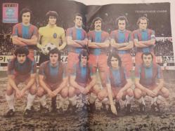 Pazar Haftalık Aktüalite Sinema Tiyatro Müzik ve Magazin Dergisi - 17 Mayıs 1974 - Sayı:921 - Pakize Suda - Ceyhan Cem - Emel Özden Şarkıcı Oldu - Harıl Harıl Ders Alıyor - Ümit Torabel - Işıl Öztüre Sönmez - Emel Alper - Sema İndere - Sevil Özyurt - Orhan Şener - Yıldız Kenter - Şükran Güngör - Suna Albayrak - Behice Kantarcıoğlu - Moiz Fis - Adnan Şenses - Meral Akçan - Reha Özme - Bertha için çıplaklık en büyük mutluluk - Feri Cansel Dev Posteri - Fenerbahçe Kaptanı Ziya Şengül - Trabzonspor Onbiri Dev Posteri - Beşiktaşlı Dorde Miliç - Neri Neril Yeşilçam'a demir attı - Kadir İnanır - Nejat Saydam - Nuray Belbüken - Fahrettin Arslan - Muazzez Abacı - Murat Köseoğlu - Selma Güneri - Neşe Karaböcek - Norma Levy - Erol Taş - Ajda Pekkan - Hülya Şengül - Sevinç Pekin - Mesut Engin - Yalçın Gülhan - Neşe Karaböcek - Ahmet Turgutlu fotoğraf ve haberi - Posterli Tam Takım Dergi