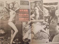 Pazar Haftalık Aktüalite Sinema Tiyatro Müzik ve Magazin Dergisi - 17 Mayıs 1974 - Sayı:921 - Pakize Suda - Ceyhan Cem - Emel Özden Şarkıcı Oldu - Harıl Harıl Ders Alıyor - Ümit Torabel - Işıl Öztüre Sönmez - Emel Alper - Sema İndere - Sevil Özyurt - Orhan Şener - Yıldız Kenter - Şükran Güngör - Suna Albayrak - Behice Kantarcıoğlu - Moiz Fis - Adnan Şenses - Meral Akçan - Reha Özme - Bertha için çıplaklık en büyük mutluluk - Feri Cansel Dev Posteri - Fenerbahçe Kaptanı Ziya Şengül - Trabzonspor Onbiri Dev Posteri - Beşiktaşlı Dorde Miliç - Neri Neril Yeşilçam'a demir attı - Kadir İnanır - Nejat Saydam - Nuray Belbüken - Fahrettin Arslan - Muazzez Abacı - Murat Köseoğlu - Selma Güneri - Neşe Karaböcek - Norma Levy - Erol Taş - Ajda Pekkan - Hülya Şengül - Sevinç Pekin - Mesut Engin - Yalçın Gülhan - Neşe Karaböcek - Ahmet Turgutlu fotoğraf ve haberi - Posterli Tam Takım Dergi