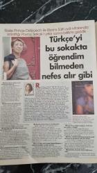 HÜRRİYET KEYİF GAZETESİ 29 AĞUSTOS 2004  ŞREK'LE İKİNCİ MACERA.- YENİ DÜŞMAN KAYINPEDER ÖMÜR GEDİK ÖDÜLLÜ EKİP YENİDEN İŞ BAŞINDA .- SERHAT GÜDÜL2ÜN BALE SERÜVENİ.- İSRAİLDE DÜNYA BİRİNCİSİ OLDU .- EZGİ BAŞARAN TÜRKÇEYİ BU SOKAKTA ÖĞRENDİM BİLMEDEN NEFES ALIR GİBİ .- HAÇLI SEFERLERİNİ ANLATAN FİLİM ŞİMDİDEN POLEMİK KONUSU OLDU .- BARBOROS ALTUĞ ULAŞILAMAYAN YAZAR.-  CELAL ÜSTER CAN YAYINLARI YENİ YÖNETMENİ .- BEKLENEN ALBÜM BAYHAN HAYAL EDEMİYORUM.