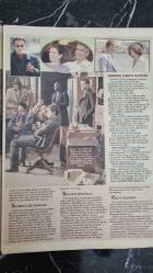 HÜRRİYET KEYİF GAZETESİ - 6 ŞUBAT 2005 - GERÇEK BİR TAKIMIZ - BRAD PITT, MATT DAMON - BU FİLM TAM BİR TAKIM OYUNU - ÖMÜR GEDİK SAYI ARTTI HEYECAN AZALDI - JIM CARREY TALİHSİZ SERÜVENLERDİZİSİ - ZAHA HADİD İSTANBUL DA - BİR MİMARIN AYNI ŞEYİ İKİ KERE YAPACAĞINA İNANMIYORUM - HABABAM SINIFI ASKERDE - PETER STRAUP YİTİK OĞLAN YİTİK KIZ -HERMAN HESSE HÜRRİYET'TE - KOKTEYL EL KİTABI MARİA COSTANTİNO - BİR YEŞİLÇAM HATIRASI YILDIZLARIN ALTINDA .