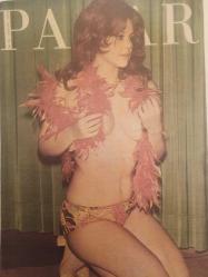 Pazar Haftalık Aktüalite Sinema Tiyatro Müzik ve Magazin Dergisi - 12 Nisan 1974 - Sayı:916 - Oya Peri - Gülgün Erdem - Yeşilçam'ın sahipsizleri - Haydar Karaer - Hasan Ceylan - Faik Coşkun - Hakkı Kıvanç - Zeki Tüney - Ahmet Sert - Enver Dönmez - Cemal Ertokuş - Erdoğan Seren - Asım Nipton - Mustafa Yavuz - Ahmet Karaca - Oktay Yavuz - İhsan Gedik - Necip Tekçe - Leyla Başar - Lütfi Engin - Ateş Osman - Adnan Mersinli - Zeynep Çilem göğüslerini büyütüyor - Emel Sayın - Muazzez Abacı - Fahrettin Arslan - Fatma Girik - Ülkü Özen - Nebahat Çehre - Fatma Girik ortalığı karıştırdı - Göksel Arsoy - Muazzez Abacı - Atilla Kurtbaş - Gülistan Okan gizli aşkını herkesten saklıyor - Nesrin Nur - Emel Özden Dev Posteri - Tarık Akan - Gönül Tansel aşk yerine işe verdi kendini - İsveçli manken Belinda Siren iki yıldır villasında aşksız yaşamaktan bunaldı - Norma Levy - Gül Tener'i Alan Steel ile yakaladık fotoğraf ve haberi - Posterli Tam Takım Dergi