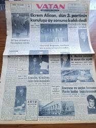 Vatan Gazetesi - 17 Ocak 1961 - Ahmet Emin Yalman Köşe Yazısı - 147'lere Ait Muhtıra Turhan Feyzioğlu'na verildi - Ekrem Alican Dün 3. Partinin Kuruluşu Ay Sonuna Kaldı Dedi - Sabıklar Yarın Yakınlarıyla Görüşecek - Başkan Cemal Gürsel Çankaya'ya Taşındı - Kurucu Meclis'te Tartışmalı İlk Oturum Dün Yapıldı - Anayasa Ve Seçim Kanunu Marta Kadar Hazırlanacak - Amerika 43 Milyon Dolar Daha Bağışladı - Maliye Bakanı Kemal Kurdaş - Aziz Nesin'in Romanı Kağnı Gölgesindeki İt Yazı Dizisi - Temsilciler Meclisi Üyelerini Tanıtıyoruz - Remziye Baturbaygil - Nuri Kınık - Necip San - Türk Kültür Derneklerine Çağrı Yazan Behçet Kemal Çağlar Köşe Yazısı - 55'ler Ve Ötesi Röportaj Mesut Özdemir Yazı Dizisi - Hoş Memo Karikatür - Eyüp Verem Dispanserinde 12578 Hasta Muayene Oldu - Emil Galip Sandalcı Köşe Yazısı - Eichmann - Naziler Filistin'e Yapılan Göçlerle Çok İlgileniyordu - 150 Yılın Hikayesi Osmanlı İmparatorluğunda Batılılaşma Cereyanı Yazan Enis Tahsin Til Yazı Dizisi - Yassıada Duruşması