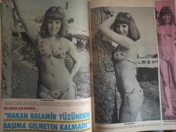 Pazar Haftalık Aktüalite Sinema Tiyatro Müzik ve Magazin Dergisi - 1976 Yılı - Sayı:1036 - Seher Şeniz - Nalan Çöl - Hülya Tuğlu'dan ayrılan Varol Ürkmez, Nalan Çöl'e el koydu - Müjde Ar için zor günler başladı - Nilüfer Koçyiğit - Bekir Çelenk - Canan Candan - Burçin Bozhan - Prenses Banu, Mısır'da tatilin tadını çıkarıyor - Nil Burak açık konuştu - Alev Aldın - Ceyda Karahan - Arzu Okay - Julie Long'un tek parolası var - Handan Adalı - Mine Kolyinçu - Nigar Uluerer - Yüksel Üstkan - Nurten Bulman - Siret Aslan - Azmi Yılmaz - Metin Yılmaz - Feri Cansel - Kolombo Hüsnü fotoromanı - Ata Saka - Yeşim Yükselen - Aydemir Akbaş - Arif Keskiner fotoğraf ve haberi - Tam Takım Dergi