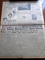 Vatan Gazetesi - 25 Ocak 1961 - Adnan Menderes'in İdamı İstendi - Savcı Nuri Togay Ahmet Hamdi Sezen Ve Servet Sezgin'in İdamını İstedi - 146. Madde - Hükümet Aleyhine Bir Teşkilat Kurmak İsteyenler Yargılandı - 28 Nisan Olayları Davasına 2 Şubat'ta Başlanılacak - Aziz Nesin'in Romanı Kağnı Gölgesindeki İt Yazı Dizisi - 2. Cumhuriyete Doğru Yazan Doktor İsmet Giritli - Temsilciler Meclisi Üyelerini Tanıtıyoruz - Vefik Pirinççioğlu - Hıfzı Oğuz Bekata - Bugün Bu Gece Tiyatro Ve Sinema Programı - Eichmann Onları Egzost Gazı İle Zehirliyorlardı - Piyanist Raffi Petrossian Geliyor - Taş Devri Çizen Mıstık - Tonton Agah Çizgi Roman Sade - Galatasaray Hapoel Basketbol Maçı - Federasyon Kulüplere 140 Bin Lira Yardımda Bulundu - Samim Uygun'un Lisansı Yine Ele Alındı - Bu Hafta Yapılacak Basketbol Maçları - Çanakkale Geyikli Olaylarının Duruşması - Şevket Soley Antrenör Davası - Boğaz Faciası Bir Cinayettir - Şefik Erensü Paris'e Gitti - Kraliçe Zeyn - Gezici Okul -  Efes'te Büyük Bir Şehir.